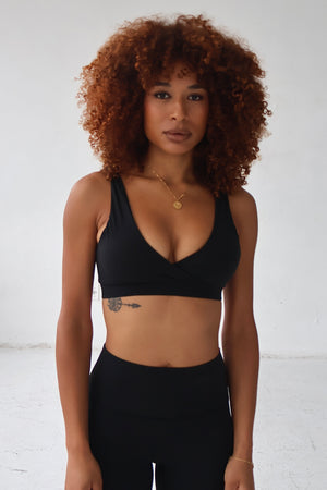 TIANNA | Active luxe crossover crop - BLACK