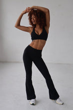 Load image into Gallery viewer, SERENA |  Active Luxe flared leggings - BLACK
