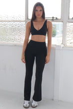 Load image into Gallery viewer, SERENA |  Active Luxe flared leggings - BLACK
