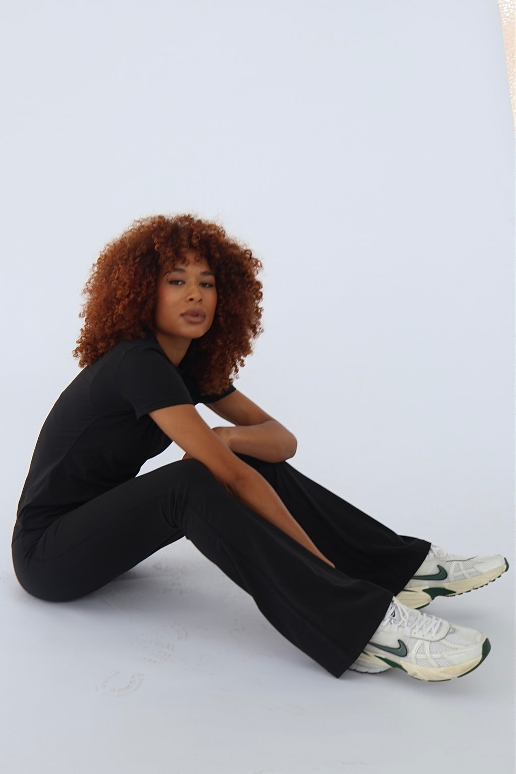 SERENA |  Active luxe flared leggings - BLACK