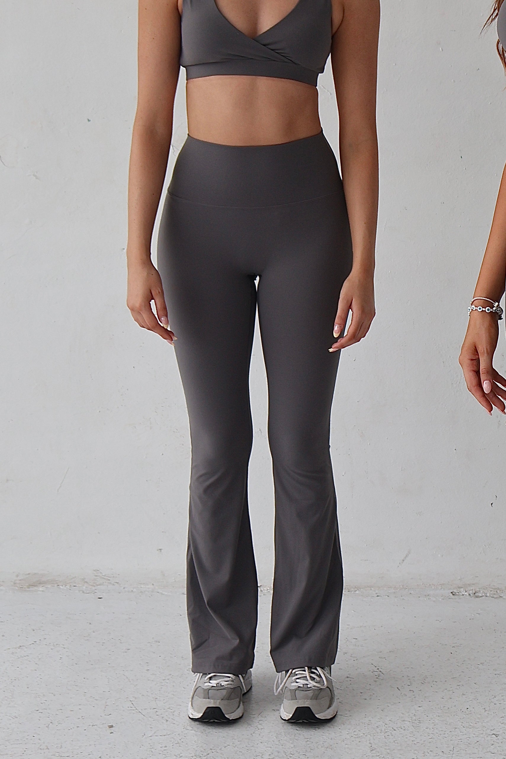 SERENA |  Active Luxe flared leggings - STEEL